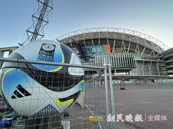 第48分钟，远藤航弧顶处凌空射门打偏了。